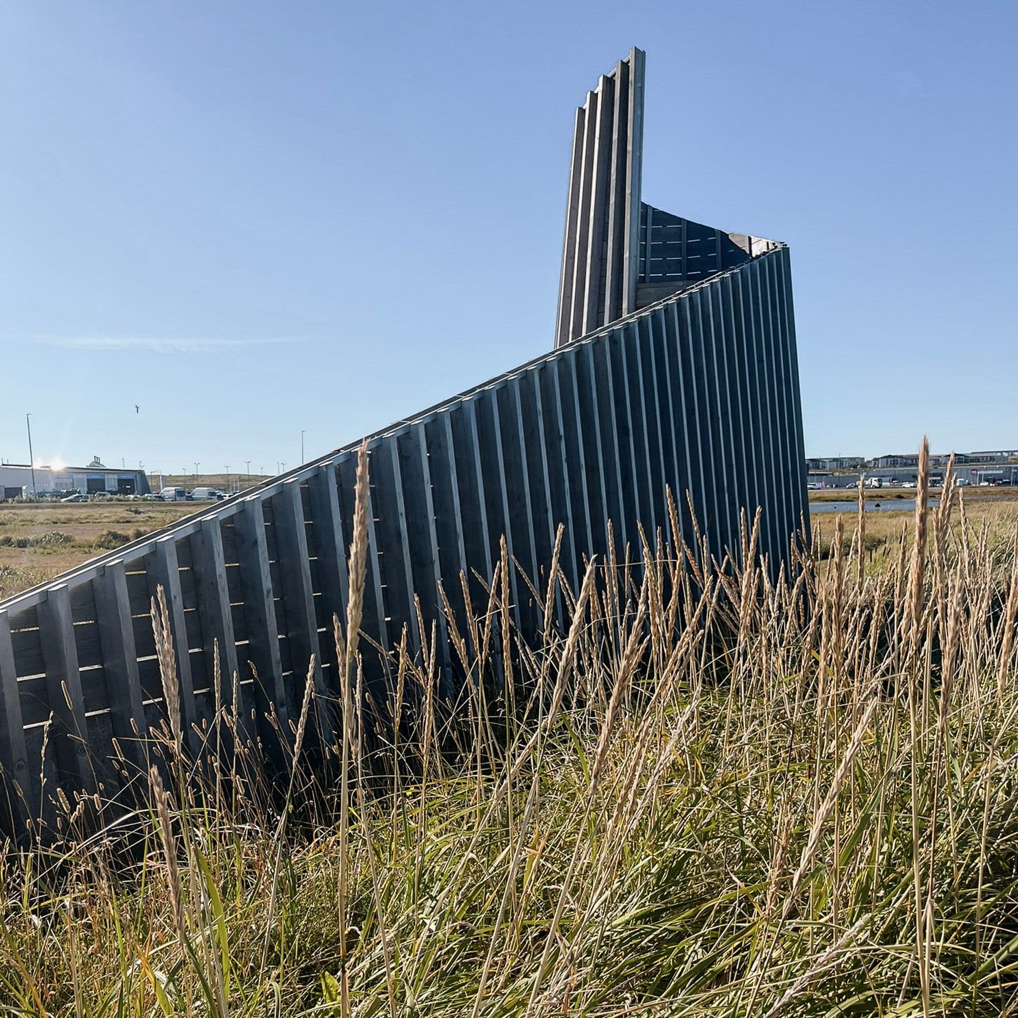 Konvin Hotel – verönd undir viðarþaki